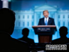 <strong>美股疯涨，特朗普却“崩”了？支持率跌</strong>