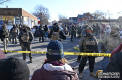 <strong>特朗普称政府正“全面审查”移民执法人</strong>