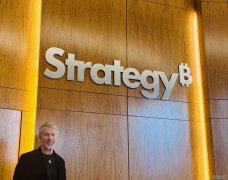 <b>比特币价格徘徊在 7.6 万美元左右，策略重点关注</b>